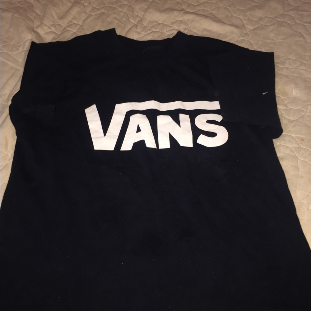 2 vans shirts😍
